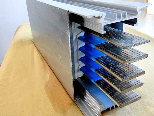 空氣式插接母線槽2